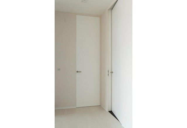 notranja vrata s skritimi podboji